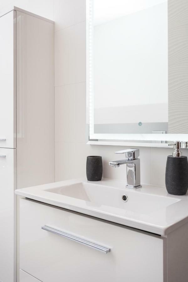 Mogilska Tower Apartments Near Tauron Arena By Inpoint - Free Underground Parking Krakow Ngoại thất bức ảnh